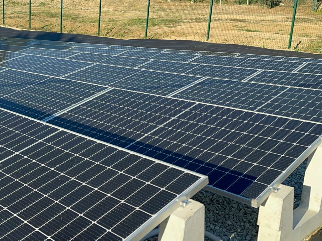 Sistema fotovoltaico de 27kWp, en suelo